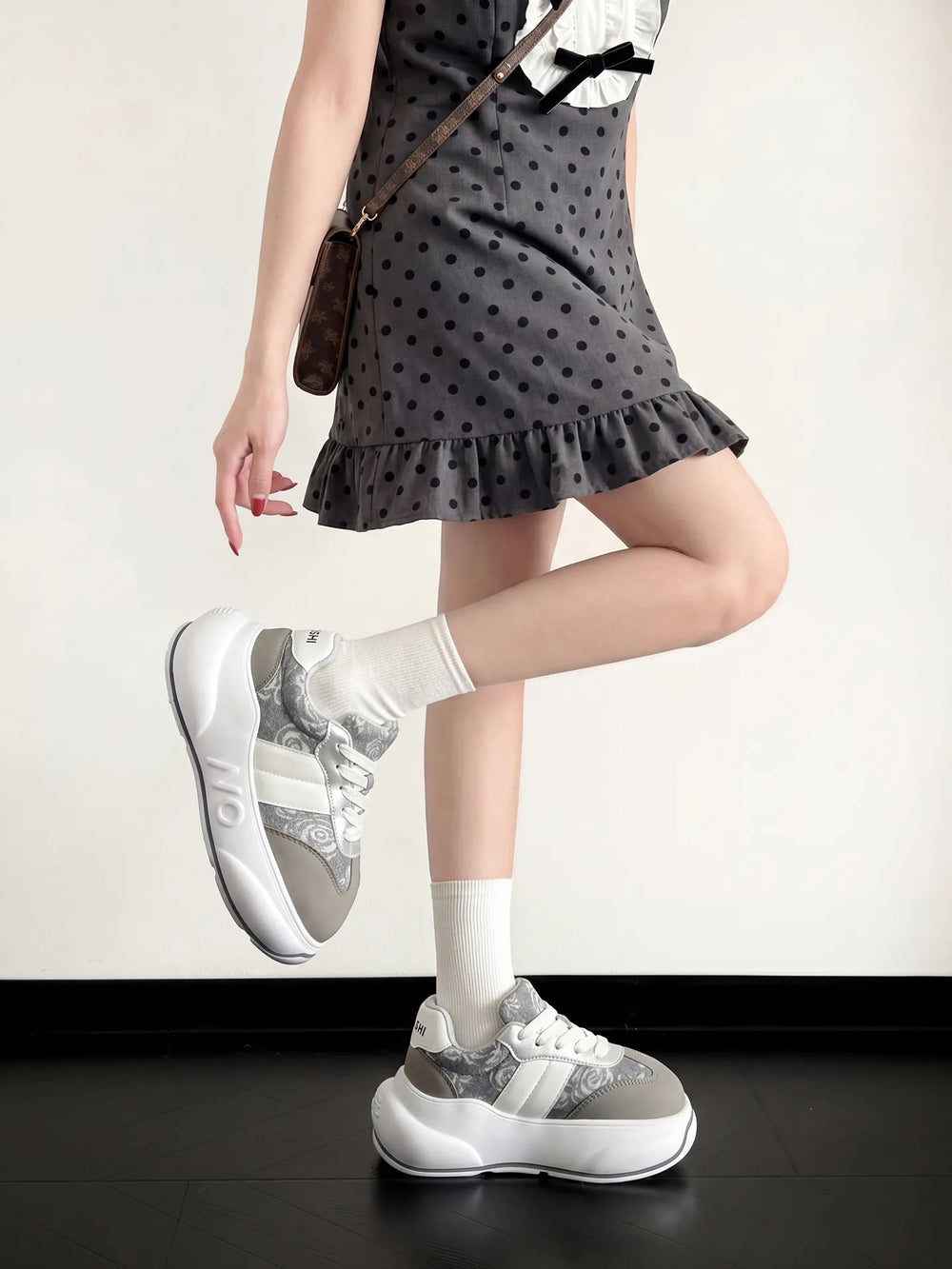 Silver Rose Chunk – Gray & White Platform Sneakers