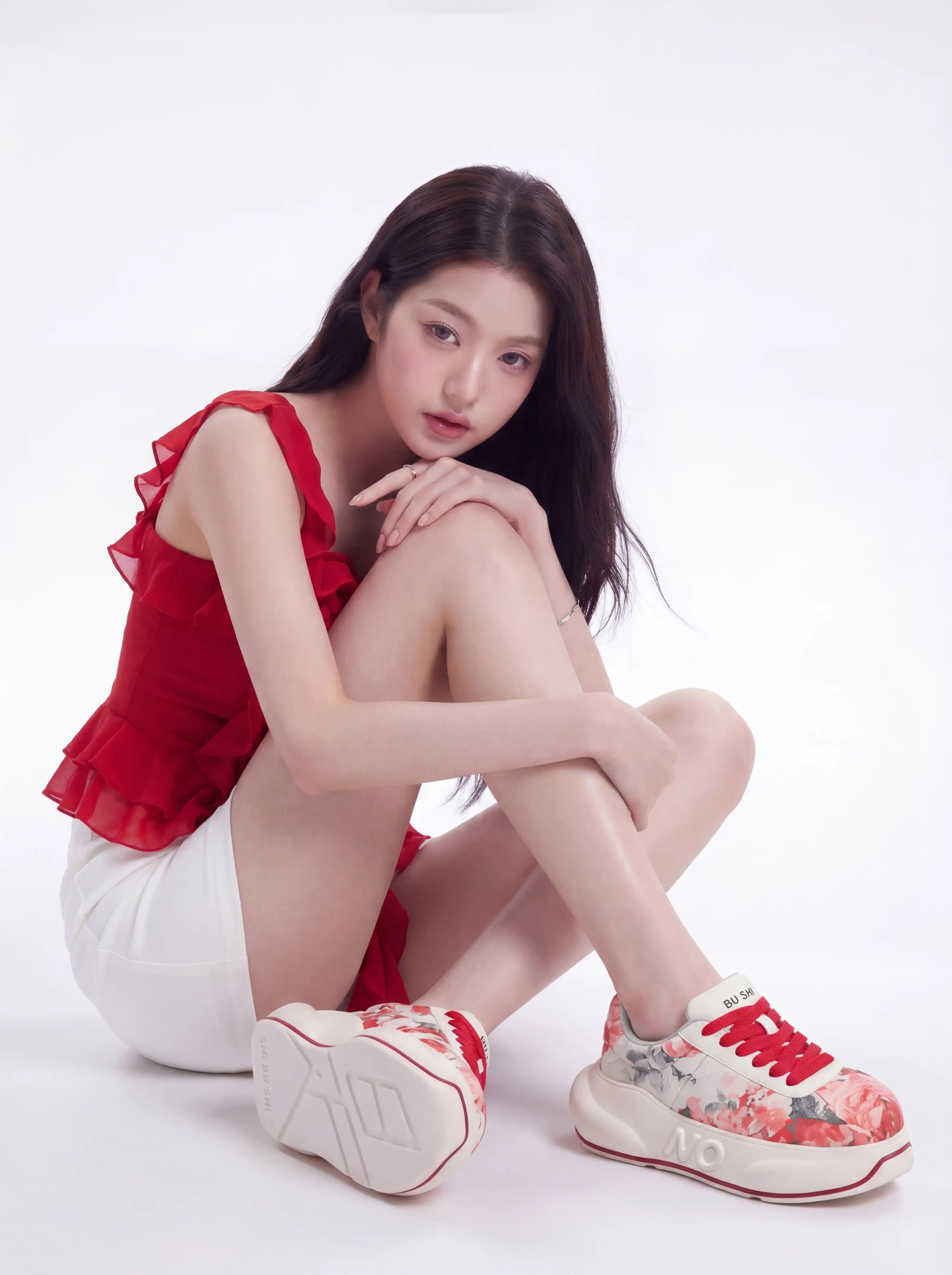 Floral Ruby Chunk – Sneakers cu platformă cu imprimeu floral rubiniu