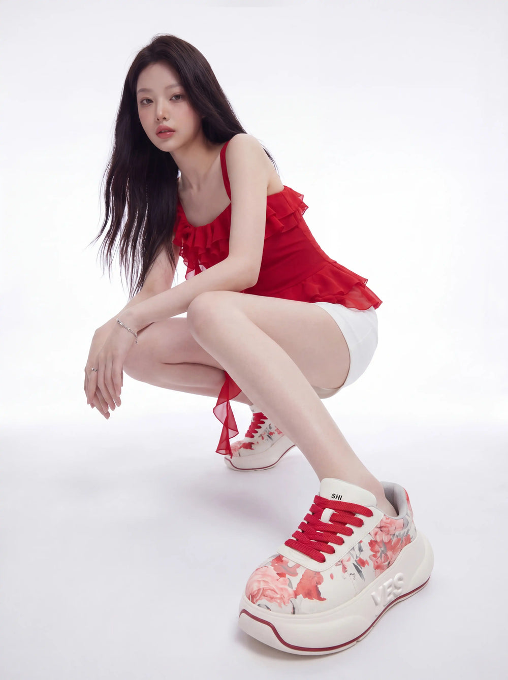 Floral Ruby Chunk – Sneakers cu platformă cu imprimeu floral rubiniu